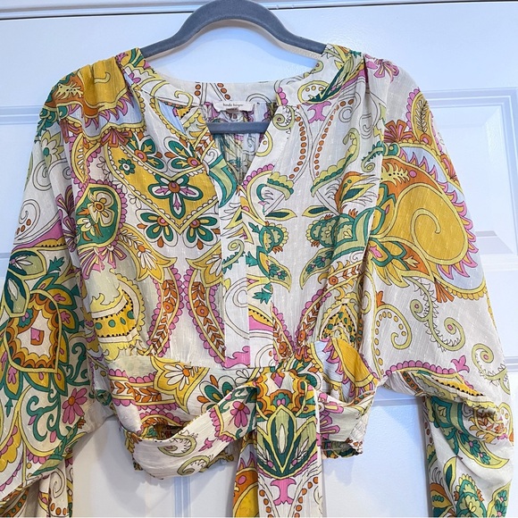Haute Hippie Cropped Blouse Top Sz Small Paisley Tie Waist Boho Vibrant Tropical - Picture 2 of 7